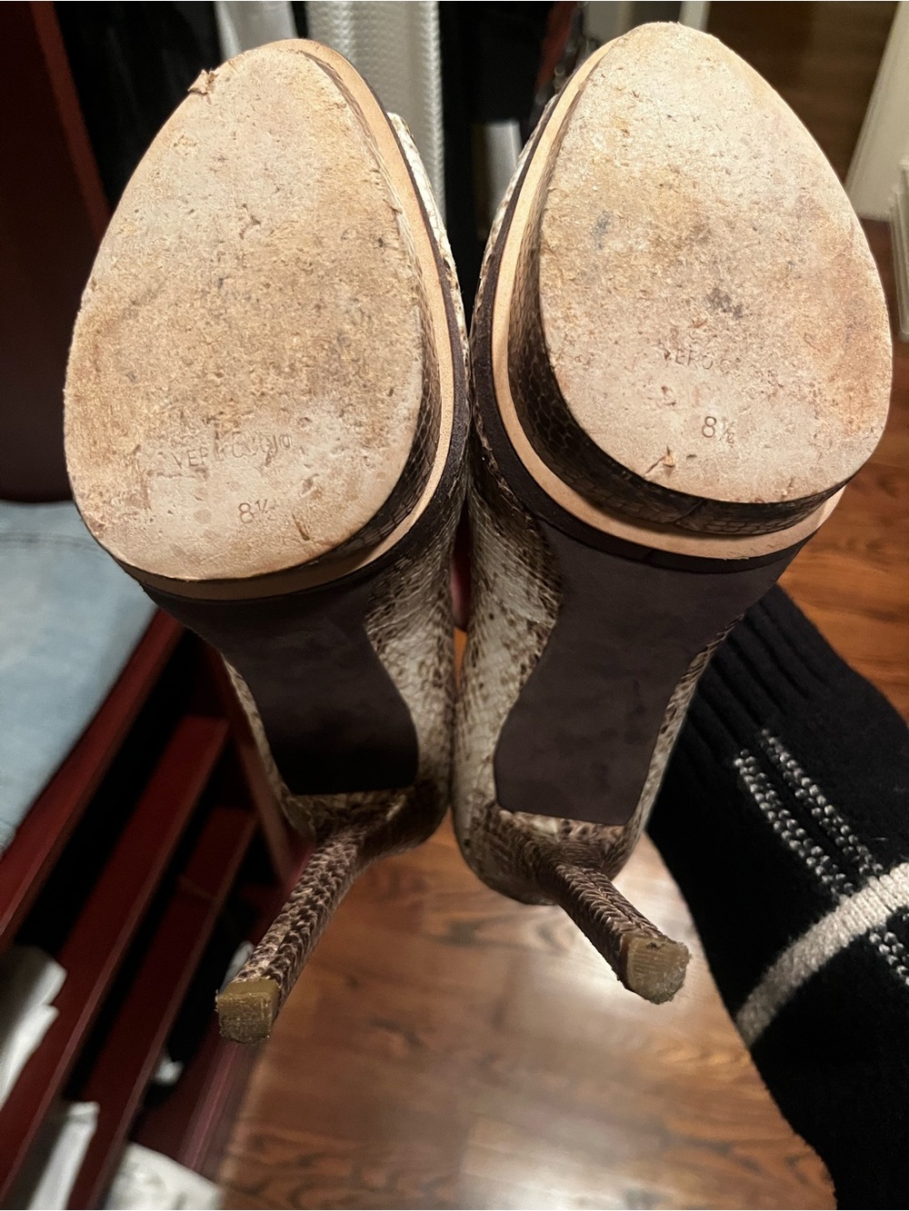Brian Atwood Taupe Snake-Print Peep-Toe Pumps sz 8.5 - Picture 6 of 9